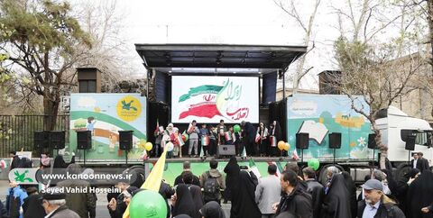 حضور کودکان و نوجوانان در اجرای تماشاخانه 22 بهمن 1404