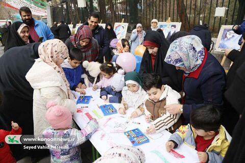 حضور کودکان و نوجوانان در اجرای تماشاخانه 22 بهمن 1404