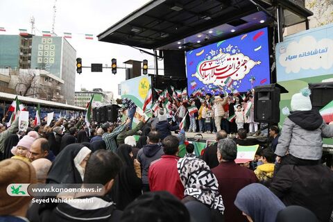 حضور کودکان و نوجوانان در اجرای تماشاخانه 22 بهمن 1404