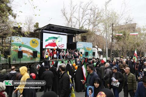 حضور کودکان و نوجوانان در اجرای تماشاخانه 22 بهمن 1404