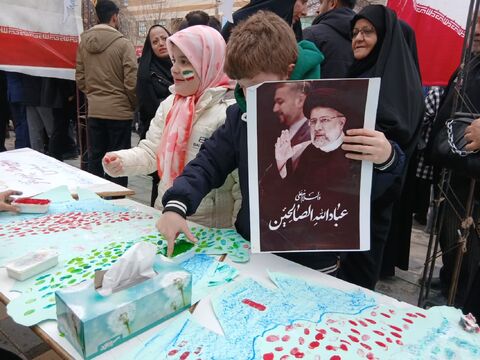 کرمانشاه.  حضور کارکنان در غرفه