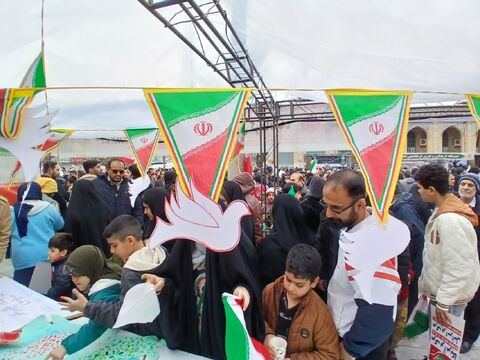 کرمانشاه.  حضور کارکنان در غرفه