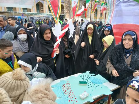 کرمانشاه.  حضور کارکنان در غرفه