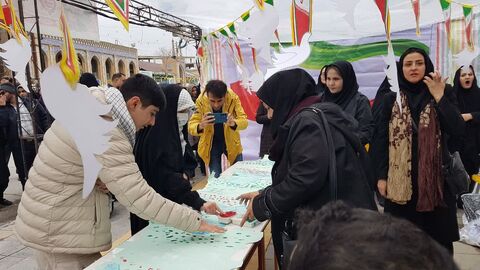 کرمانشاه.  حضور کارکنان در غرفه