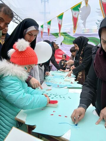 کرمانشاه.  حضور کارکنان در غرفه