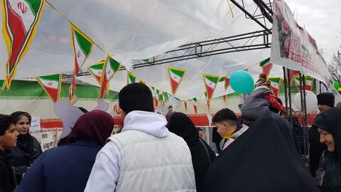 کرمانشاه.  حضور کارکنان در غرفه