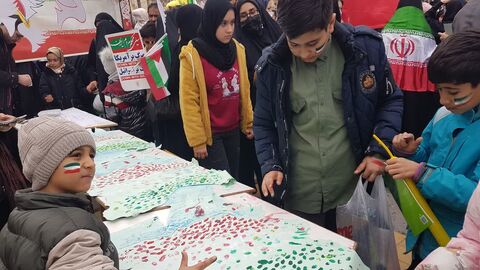 کرمانشاه.  حضور کارکنان در غرفه