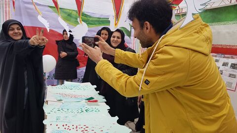 کرمانشاه.  حضور کارکنان در غرفه