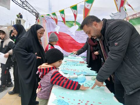 کرمانشاه.  حضور کارکنان در غرفه