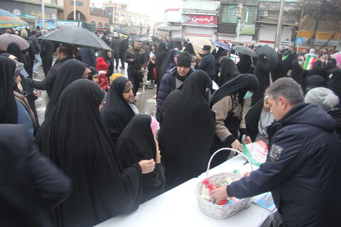 ایستگاه فرهنگی هنری کانون پرورش فکری کودکان و نوجوانان استان آذربایجان غربی در مسیر راهپیمایی ۲۲ بهمن ۱۴۰۴