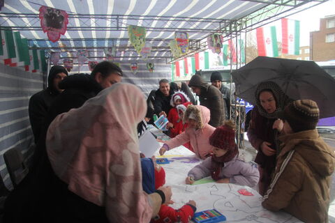 ایستگاه فرهنگی هنری کانون پرورش فکری کودکان و نوجوانان استان آذربایجان غربی در مسیر راهپیمایی ۲۲ بهمن ۱۴۰۴