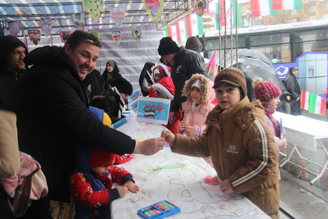 ایستگاه فرهنگی هنری کانون پرورش فکری کودکان و نوجوانان استان آذربایجان غربی در مسیر راهپیمایی ۲۲ بهمن ۱۴۰۴