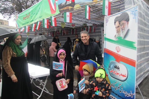 ایستگاه فرهنگی هنری کانون پرورش فکری کودکان و نوجوانان استان آذربایجان غربی در مسیر راهپیمایی ۲۲ بهمن ۱۴۰۴