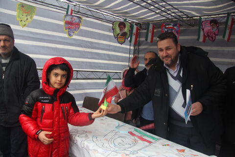 ایستگاه فرهنگی هنری کانون پرورش فکری کودکان و نوجوانان استان آذربایجان غربی در مسیر راهپیمایی ۲۲ بهمن ۱۴۰۴