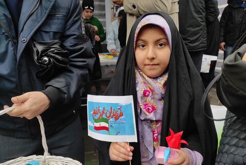 ایستگاه فرهنگی هنری کانون پرورش فکری کودکان و نوجوانان استان آذربایجان غربی در مسیر راهپیمایی ۲۲ بهمن ۱۴۰۴