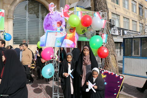 5حضور کودکان و نوجوانان و کارکنان کانون فارس در راهپیمایی ۲۲ بهمن ۱۴۰۴