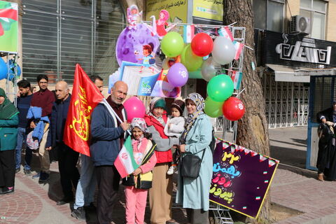 حضور کودکان و نوجوانان و کارکنان کانون فارس در راهپیمایی ۲۲ بهمن ۱۴۰۴ (۲)