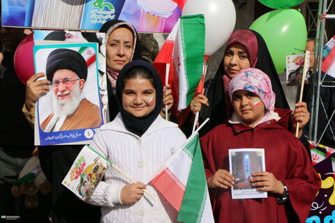 حضور کودکان و نوجوانان و کارکنان کانون فارس در راهپیمایی ۲۲ بهمن ۱۴۰۴ (۲)