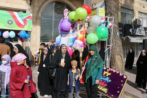 حضور کودکان و نوجوانان و کارکنان کانون فارس در راهپیمایی ۲۲ بهمن ۱۴۰۴ (۲)