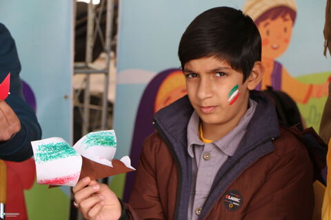 8 حضور کودکان و نوجوانان و کارکنان کانون فارس در راهپیمایی ۲۲ بهمن ۱۴۰۴ (۲)