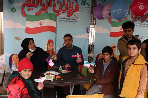 8 حضور کودکان و نوجوانان و کارکنان کانون فارس در راهپیمایی ۲۲ بهمن ۱۴۰۴ (۲)