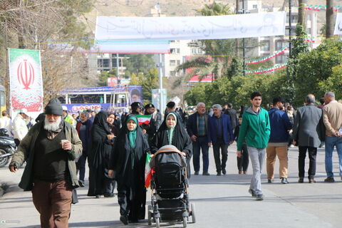 8 حضور کودکان و نوجوانان و کارکنان کانون فارس در راهپیمایی ۲۲ بهمن ۱۴۰۴ (۲)