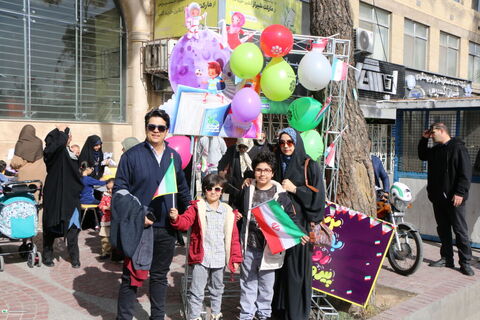 8 حضور کودکان و نوجوانان و کارکنان کانون فارس در راهپیمایی ۲۲ بهمن ۱۴۰۴ (۲)