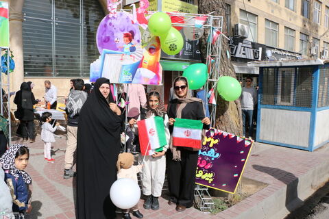 9حضور کودکان و نوجوانان و کارکنان کانون فارس در راهپیمایی ۲۲ بهمن ۱۴۰۴ (۲)