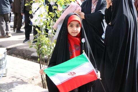 حضور کودکان و نوجوانان و کارکنان کانون فارس در راهپیمایی ۲۲ بهمن ۱۴۰۴ (۲)
