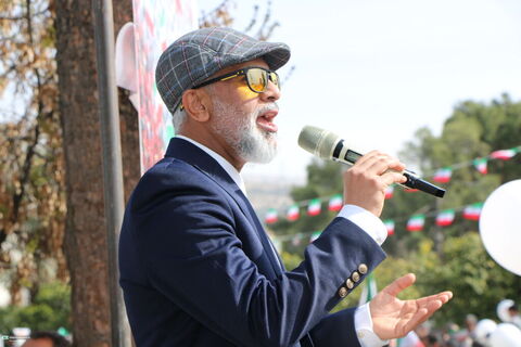 حضور کودکان و نوجوانان و کارکنان کانون فارس در راهپیمایی ۲۲ بهمن ۱۴۰۴ (۲)