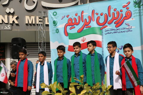 حضور کودکان و نوجوانان و کارکنان کانون فارس در راهپیمایی ۲۲ بهمن ۱۴۰۴ (۲)
