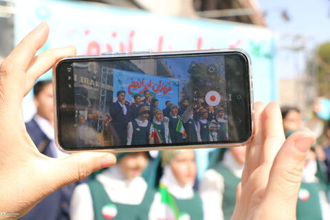 حضور کودکان و نوجوانان و کارکنان کانون فارس در راهپیمایی ۲۲ بهمن ۱۴۰۴ (۲)