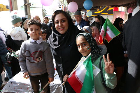 حضور کودکان و نوجوانان و کارکنان کانون فارس در راهپیمایی ۲۲ بهمن ۱۴۰۴ (۲)