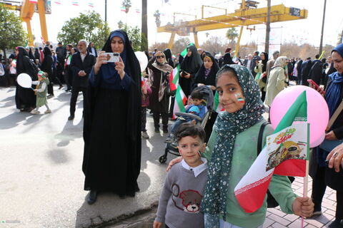 حضور کودکان و نوجوانان و کارکنان کانون فارس در راهپیمایی ۲۲ بهمن ۱۴۰۴ (۲)