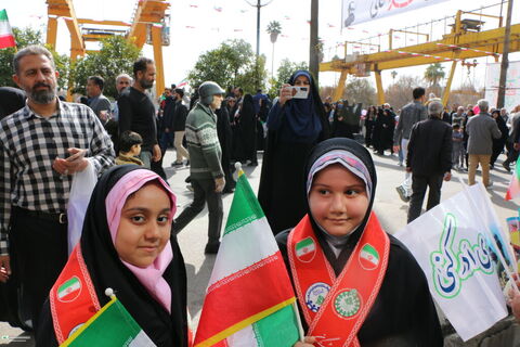 حضور کودکان و نوجوانان و کارکنان کانون فارس در راهپیمایی ۲۲ بهمن ۱۴۰۴ (۲)