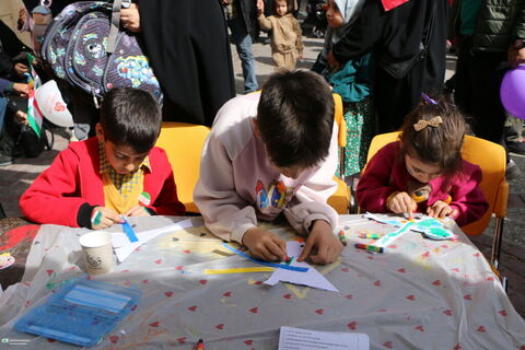 حضور کودکان و نوجوانان و کارکنان کانون فارس در راهپیمایی ۲۲ بهمن ۱۴۰۴ (۲)