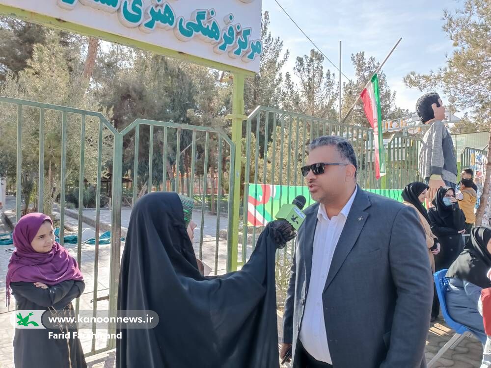 ایستگاه فرهنگی کانون در مسیر راهپیمایی ۲۲ بهمن زاهدان برپا شد