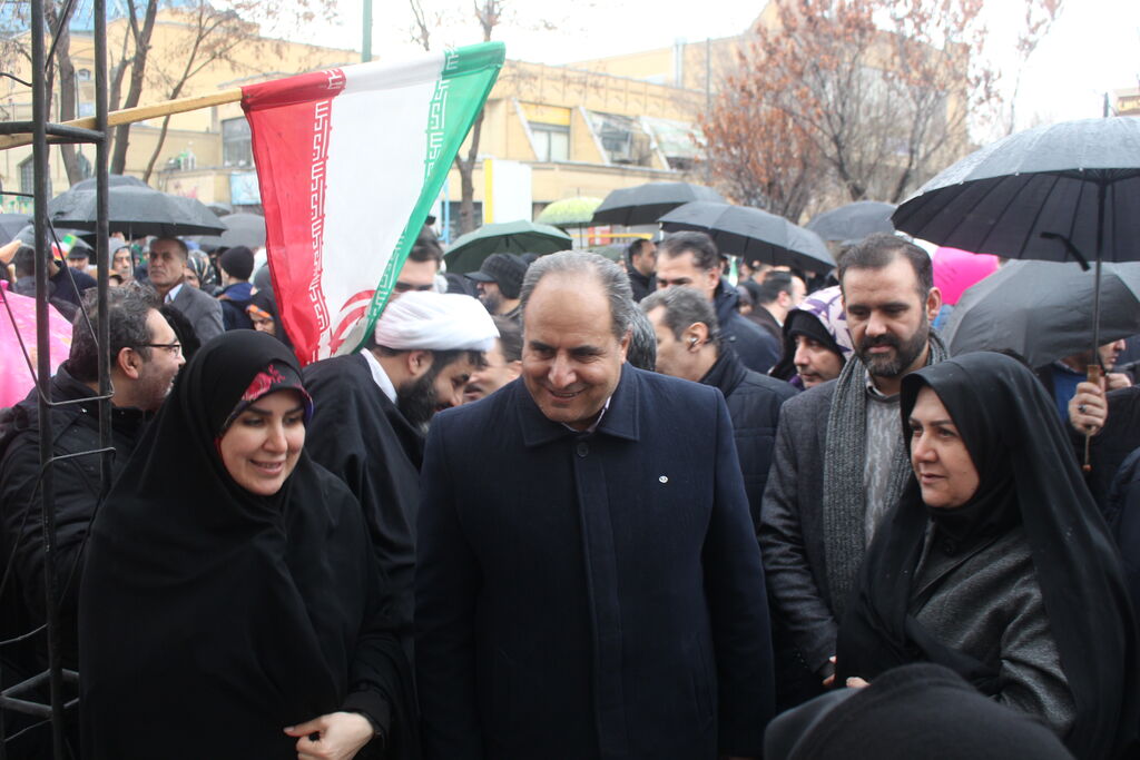 نقش آفرینی کودکان و نوجوانان در راهپیمایی یوم الله ۲۲ بهمن۱۴۰۴