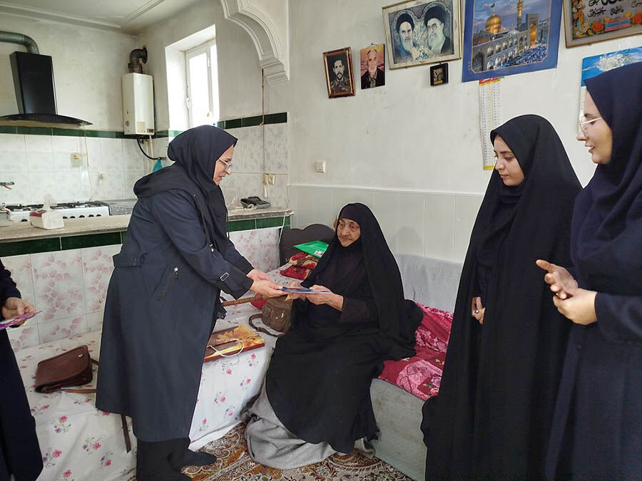 مربیان کانون نمین با خانوادههای شهدای دفاع مقدس دیدار کردند