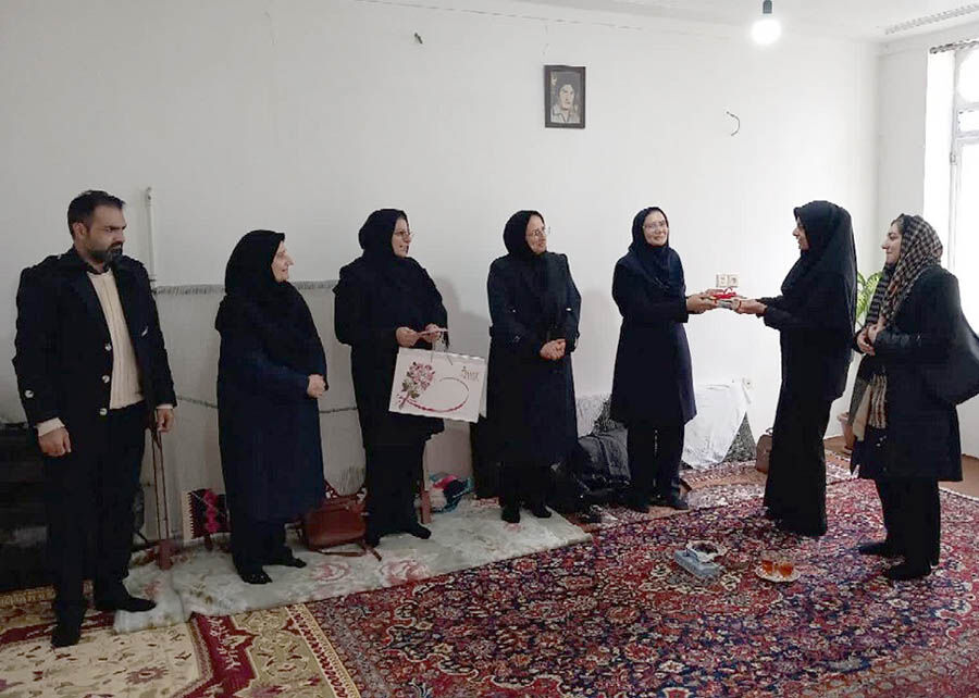 مربیان کانون نمین با خانوادههای شهدای دفاع مقدس دیدار کردند