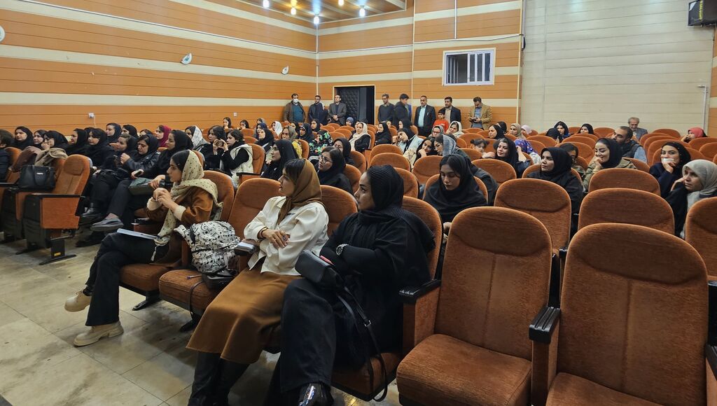 کارگاه تحلیل فیلم «درآغوش درخت» با محوریت روابط والدین برگزار شد