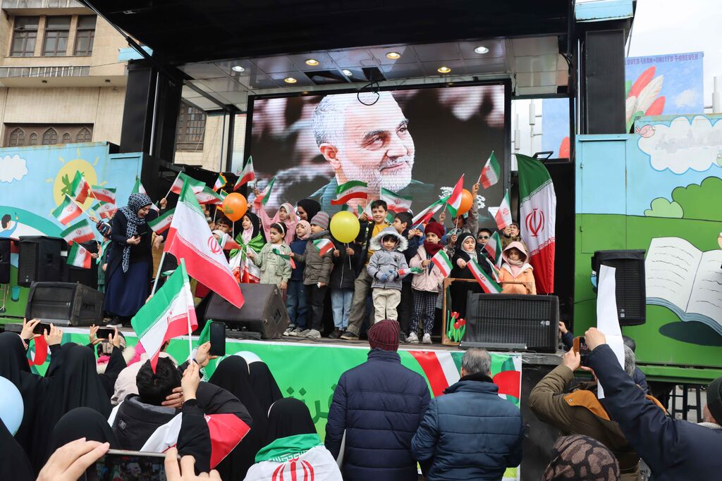 کانون پرورش فکری استان تهران، همراه نسل کودک و نوجوان در راهپیمایی ۲۲ بهمن