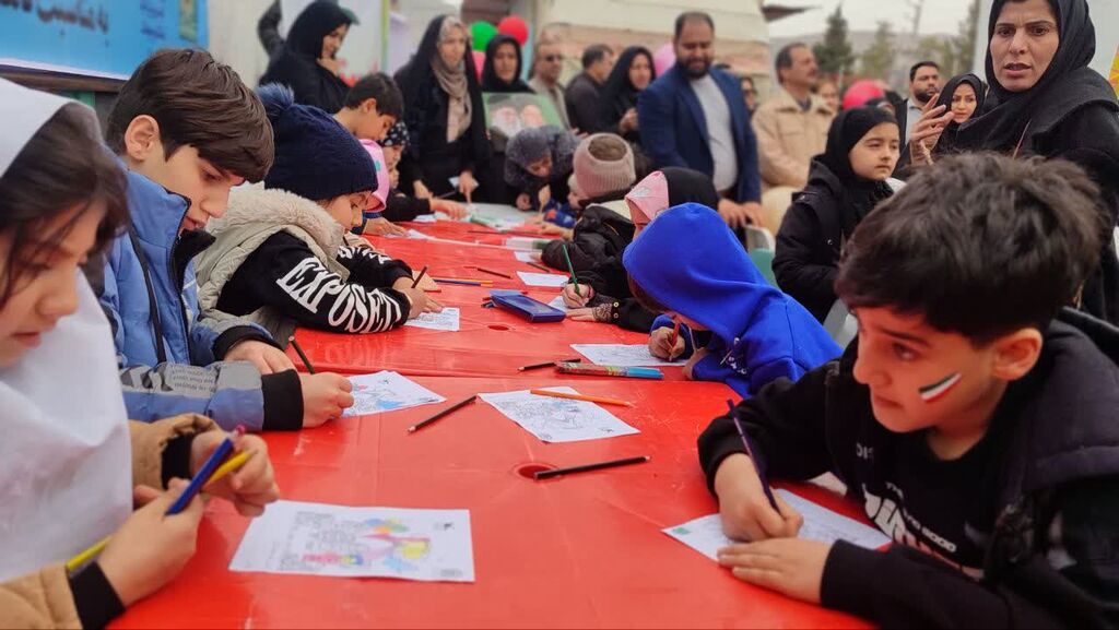 فرزندان ایلامی درایستگاههای هنری وادبی کانون درمسیر راهپیمایی ۲۲ بهمن