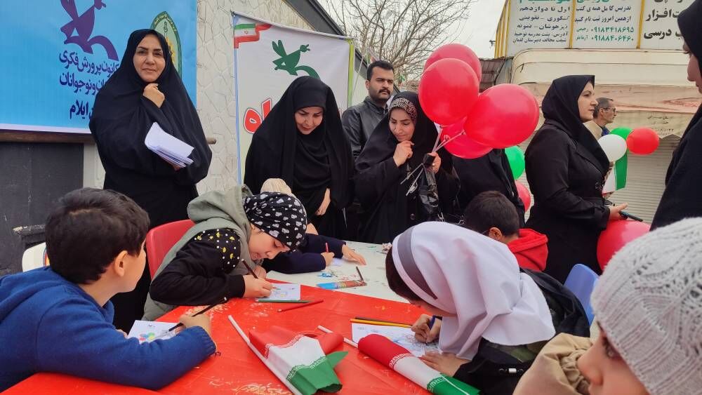 فرزندان ایلامی درایستگاههای هنری وادبی کانون درمسیر راهپیمایی ۲۲ بهمن