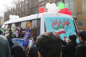 شادمانه کاروان فجر انقلاب در مسیر راهپیمایی ۲۲ بهمن در شهر اراک