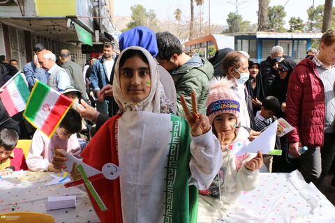 حضور کودکان و نوجوانان و کارکنان کانون فارس در راهپیمایی ۲۲ بهمن ۱۴۰۴ (۲)