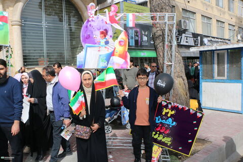 حضور کودکان و نوجوانان و کارکنان کانون فارس در راهپیمایی ۲۲ بهمن ۱۴۰۴ (۲)