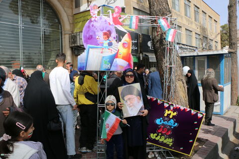 حضور کودکان و نوجوانان و کارکنان کانون فارس در راهپیمایی ۲۲ بهمن ۱۴۰۴ (۲)