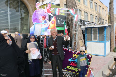 حضور کودکان و نوجوانان و کارکنان کانون فارس در راهپیمایی ۲۲ بهمن ۱۴۰۴ (۲)