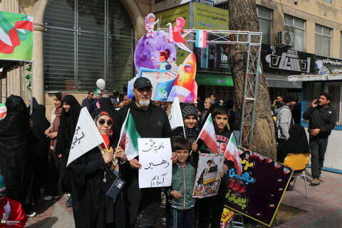 حضور کودکان و نوجوانان و کارکنان کانون فارس در راهپیمایی ۲۲ بهمن ۱۴۰۴ (۳)